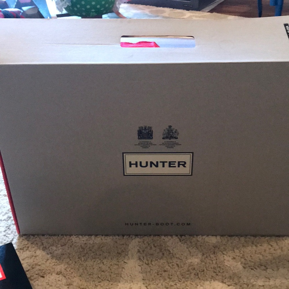 Like new hunter rain boots - Picture 3 of 6